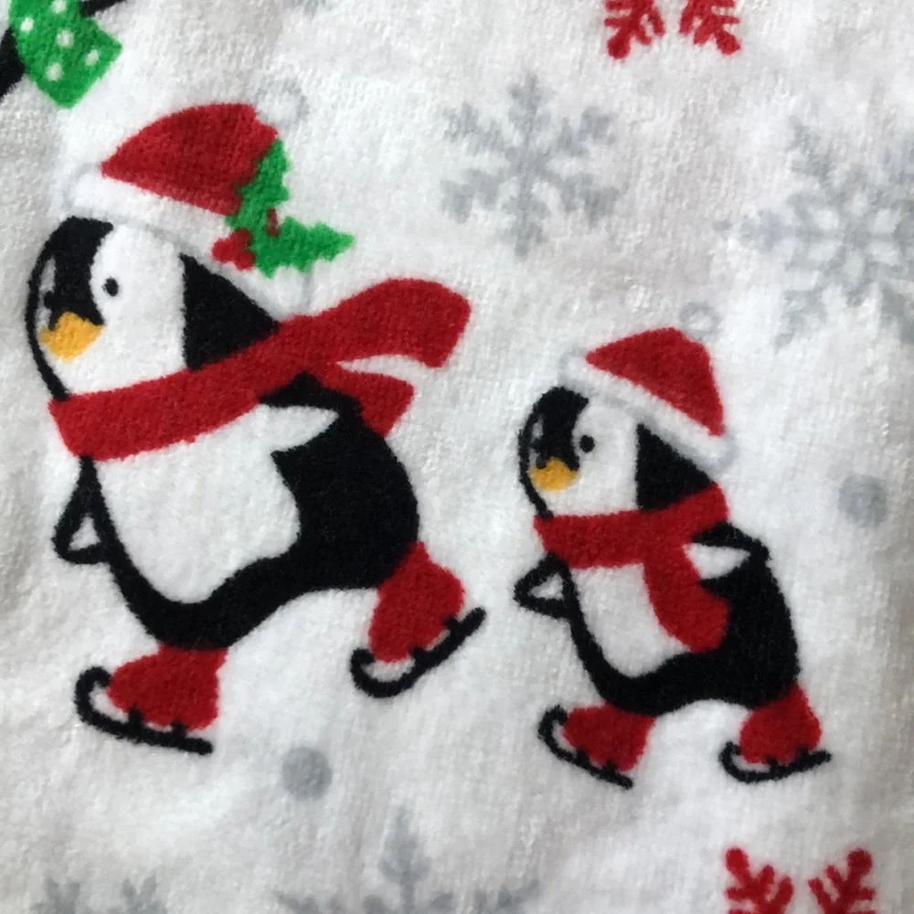 Christmas Holiday Winter PENGUINS Bath Towels